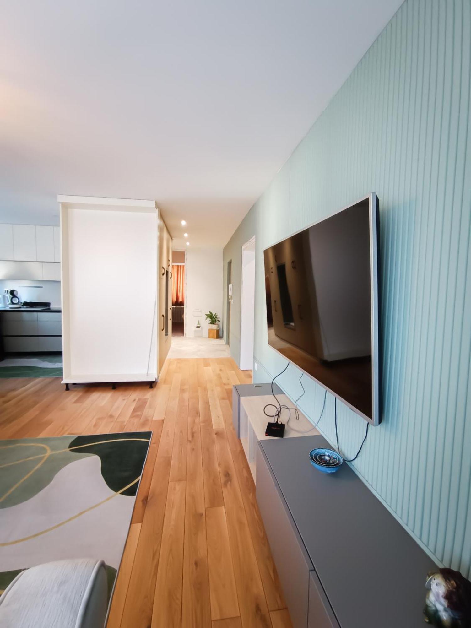 Center Luxury