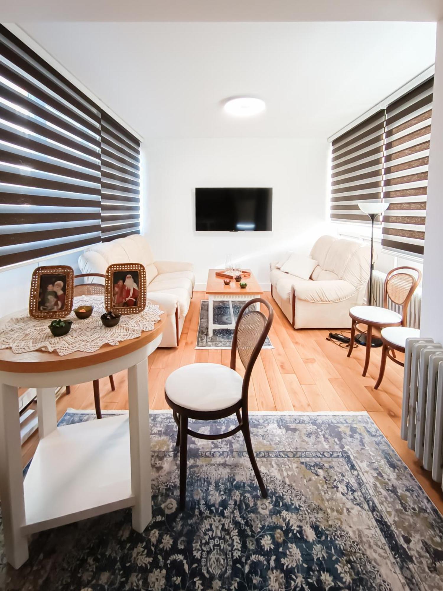 Center Luxury